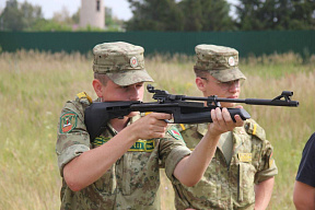 В 6 омбр продолжаются занятия с воспитанниками военно-патриотического лагеря
