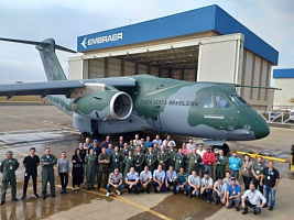 ВВС Бразилии получили первый транспортно-заправочный самолет Embraer KC-390